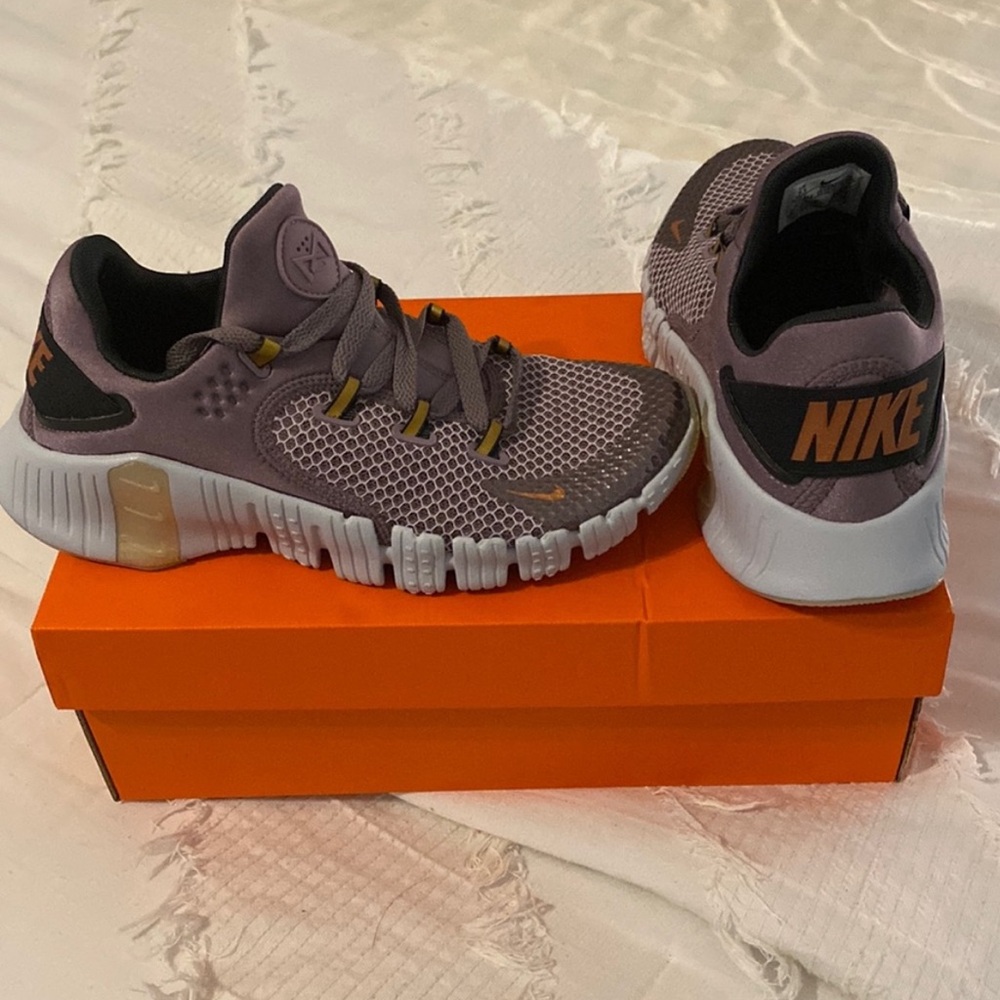 Nikes 7.5